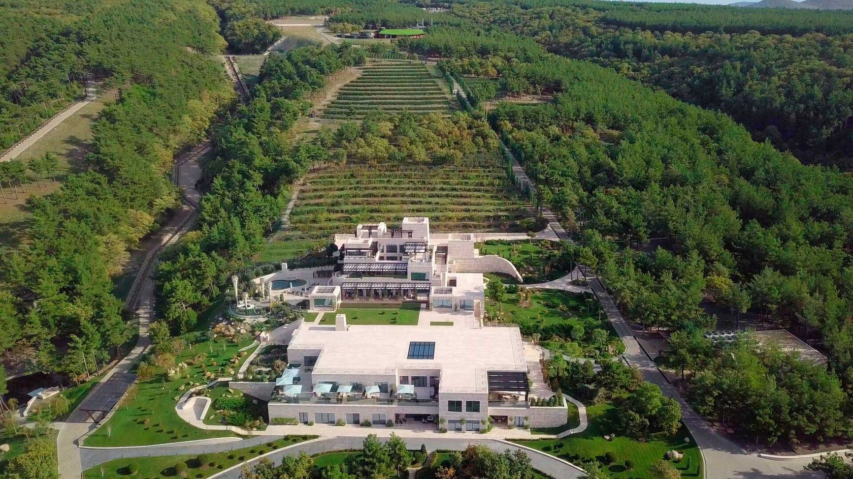 Путинский спа-комплекс посреди виноградников