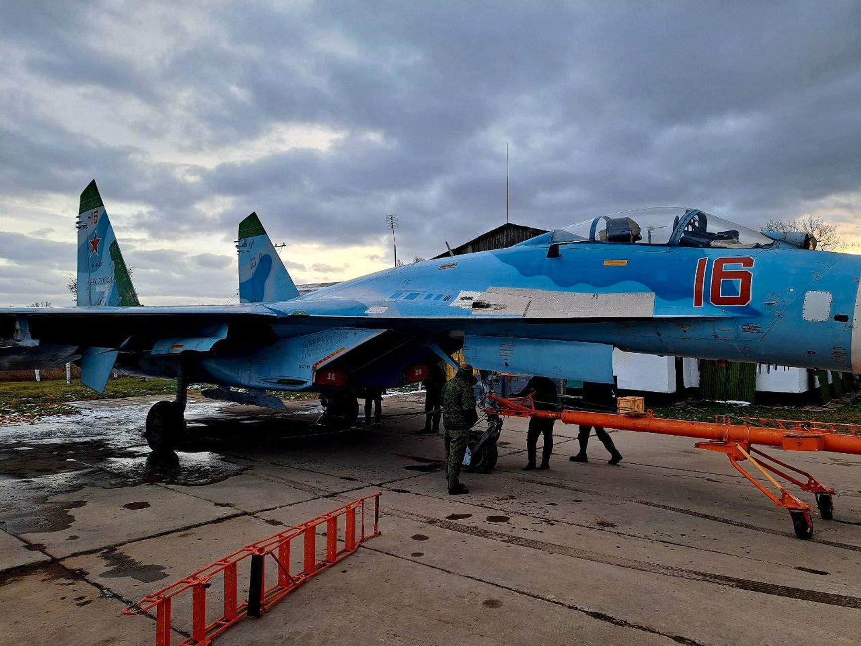 Якобы уничтоженный украинскими диверсантами Су-27П