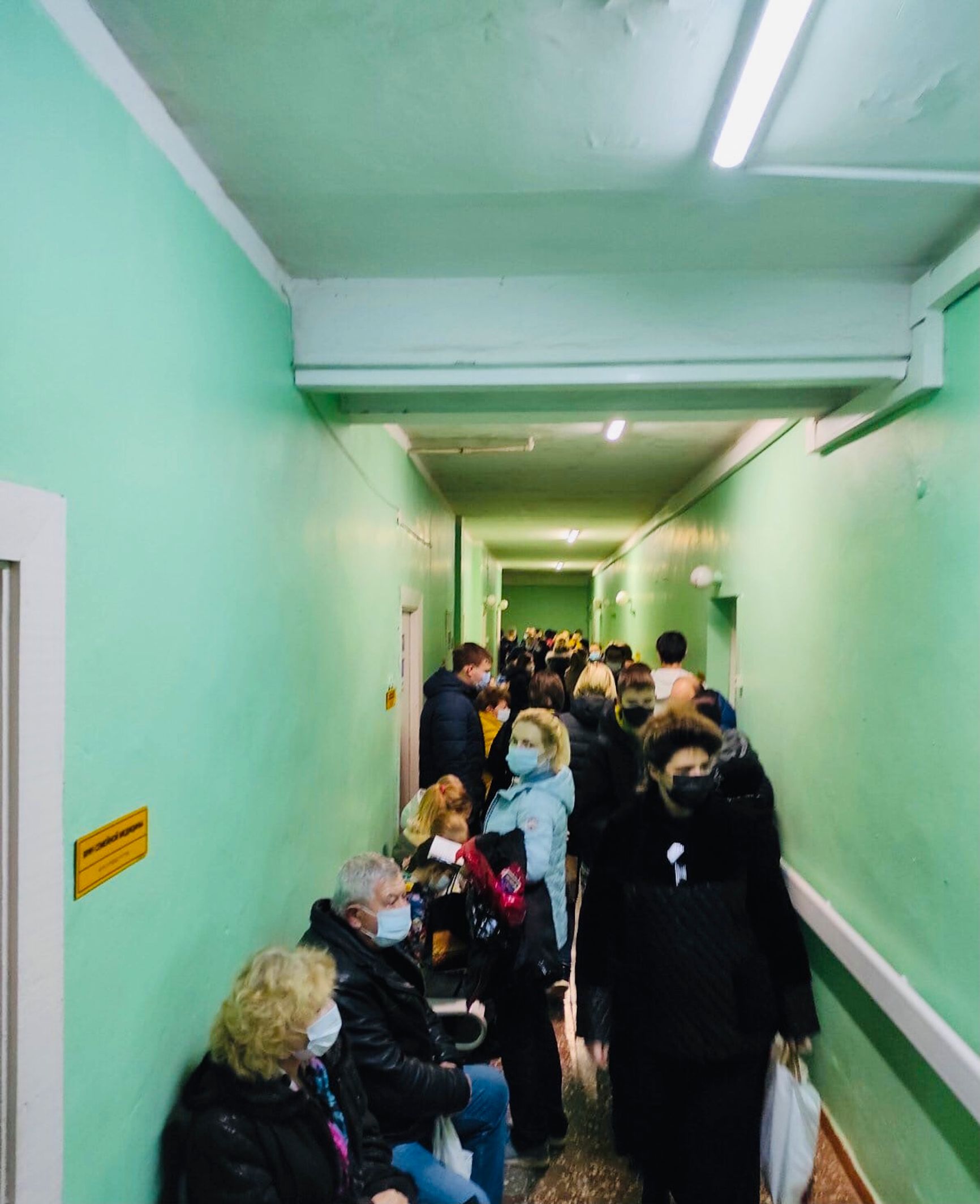 Очередь в поликлинике № 5 в Симферополе