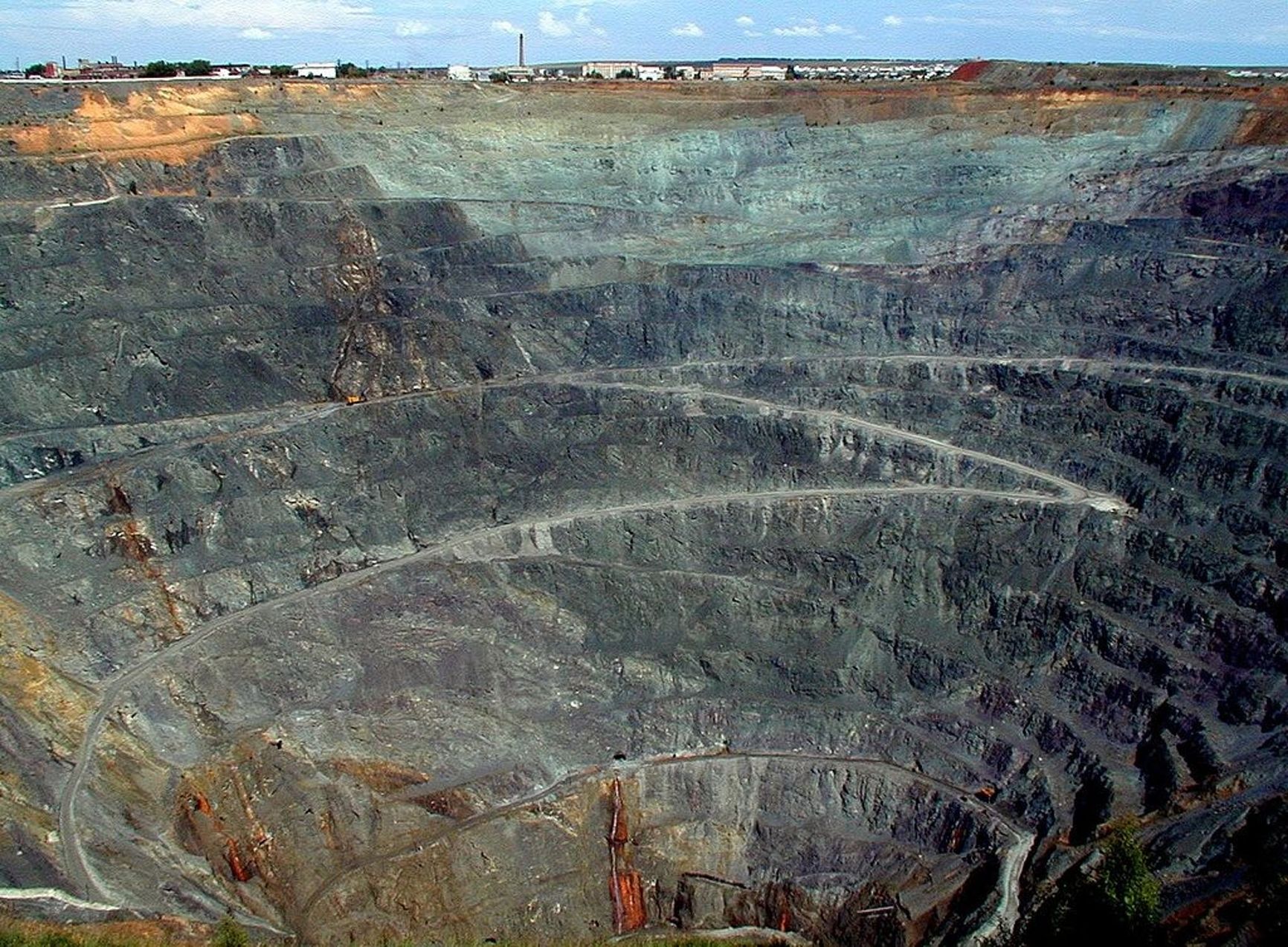 Over 500 meters deep and two kilometers in diameter, the Sibai quarry in the Baymak District ranks among the world's deepest. The deposit was discovered in 1913, and the development began in the 1930s